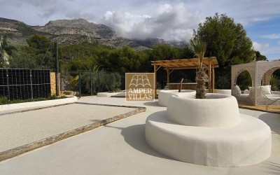 Fantastic villa with panoramic sea views.